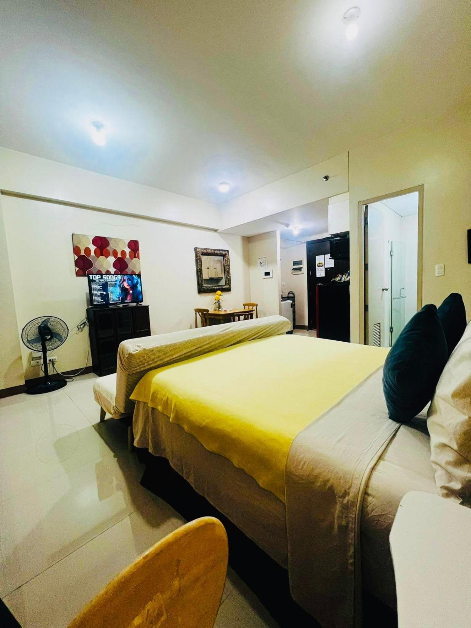 One Palm Tree Villas Condominium - Studio 2Nd Fl With Balcony - Across Terminal 3 Airport Pasay Exterior photo