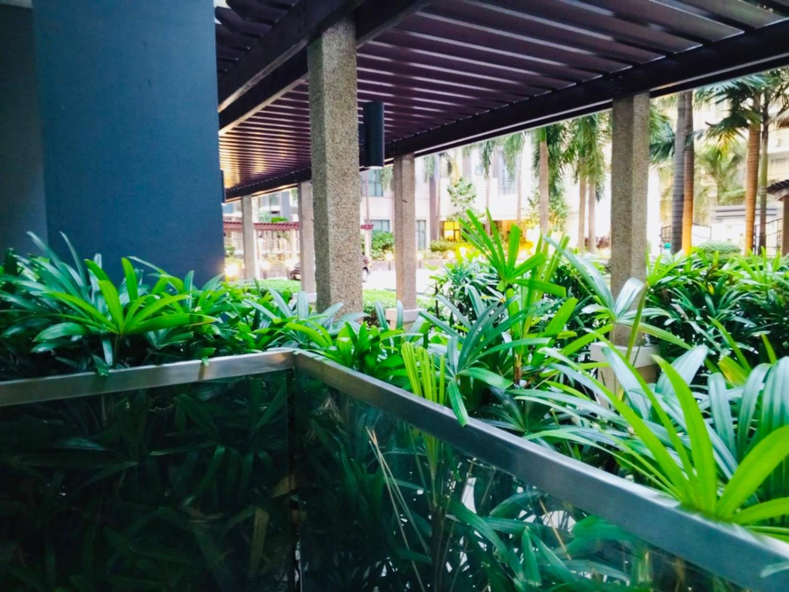 One Palm Tree Villas Condominium - Studio 2Nd Fl With Balcony - Across Terminal 3 Airport Pasay Exterior photo