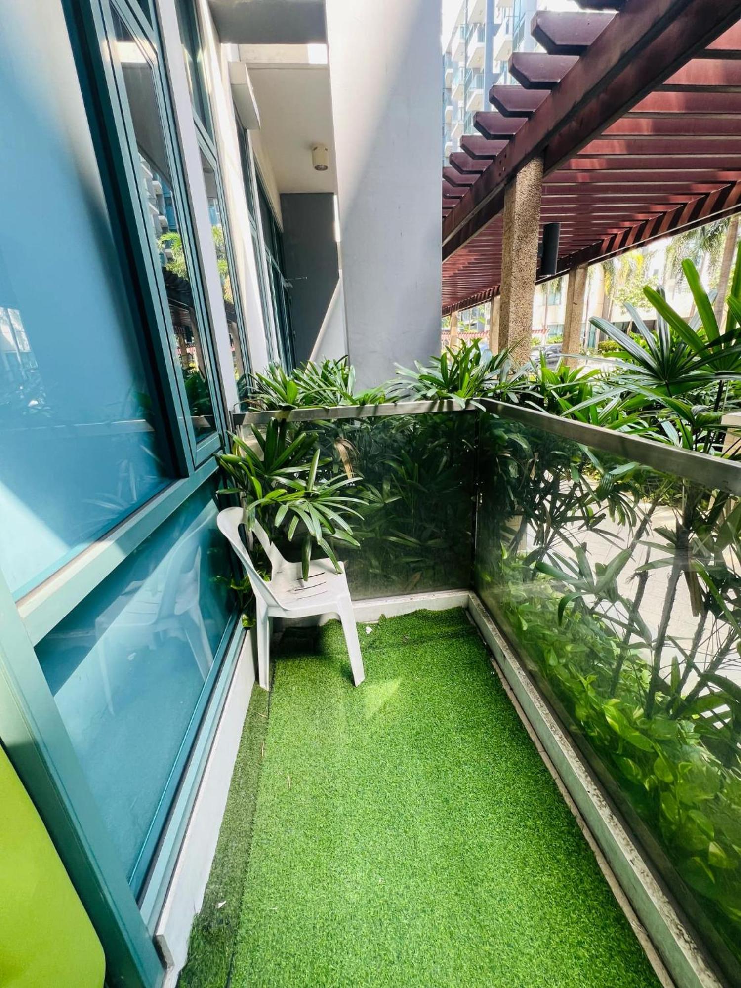 One Palm Tree Villas Condominium - Studio 2Nd Fl With Balcony - Across Terminal 3 Airport Pasay Exterior photo