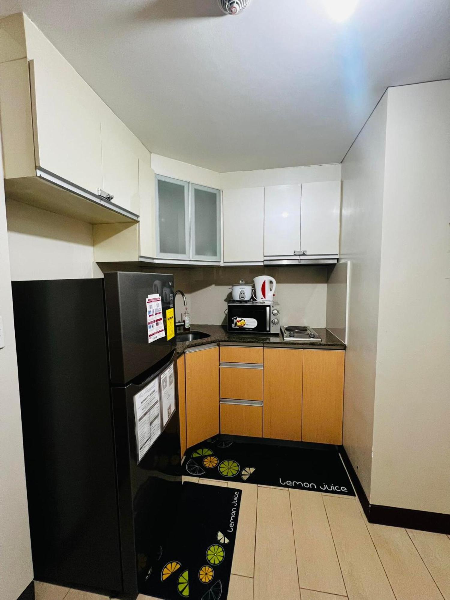 One Palm Tree Villas Condominium - Studio 2Nd Fl With Balcony - Across Terminal 3 Airport Pasay Exterior photo